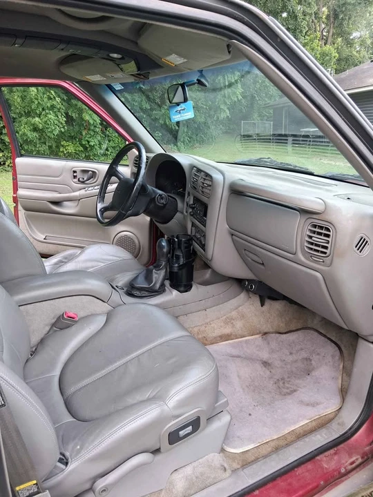 2000 GMC S-15 Jimmy 2nd Gen - Image 3 of 21