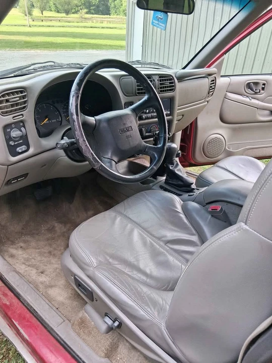 2000 GMC S-15 Jimmy 2nd Gen - Image 5 of 21