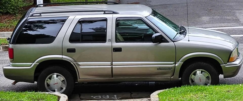 2000 GMC S-15 Jimmy 2nd Gen - Image 2 of 8