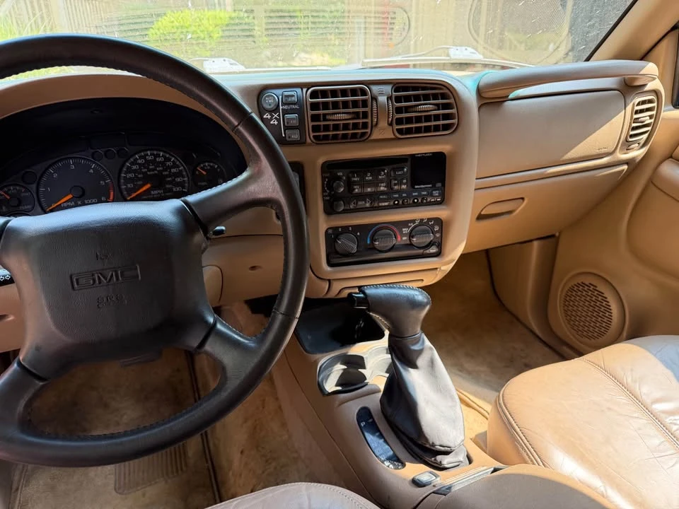 2000 GMC S-15 Jimmy 2nd Gen - Image 18 of 19