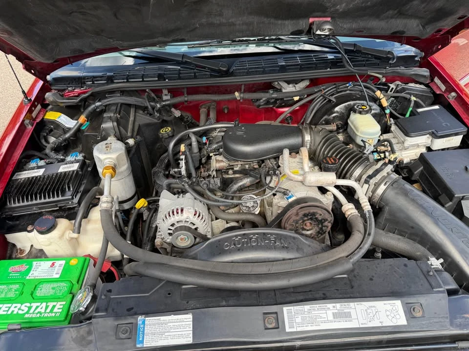 2000 GMC S-15 Jimmy 2nd Gen - Image 12 of 20