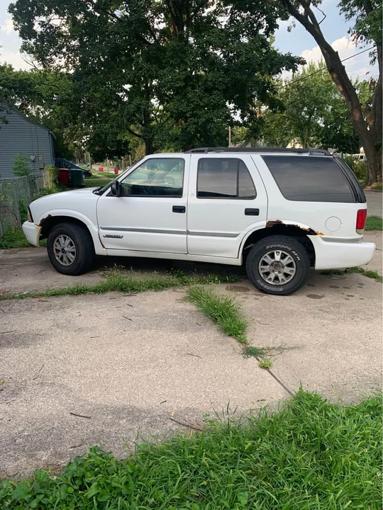 2000 GMC S-15 Jimmy 2nd Gen - Image 2 of 7