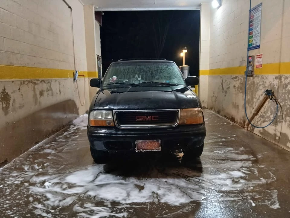 2000 GMC S-15 Jimmy 2nd Gen - Image 2 of 8