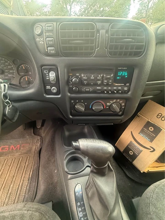 2000 GMC S-15 Jimmy 2nd Gen - Image 5 of 7