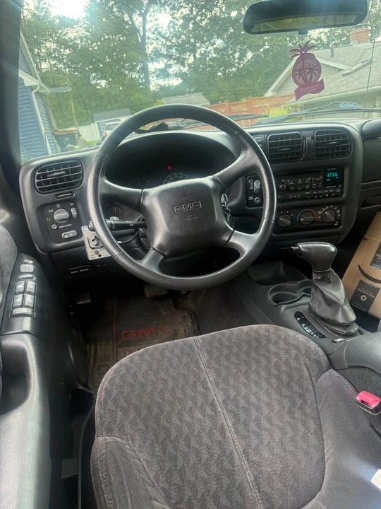 2000 GMC S-15 Jimmy 2nd Gen - Image 7 of 7