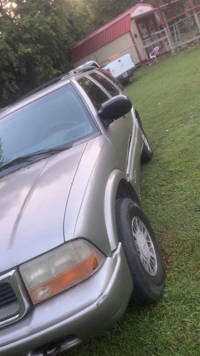2000 GMC S-15 Jimmy 2nd Gen - Image 3 of 4