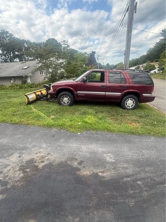 2000 GMC S-15 Jimmy 2nd Gen - Image 3 of 8