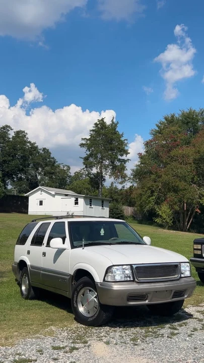 2000 GMC S-15 Jimmy 2nd Gen - Image 2 of 13