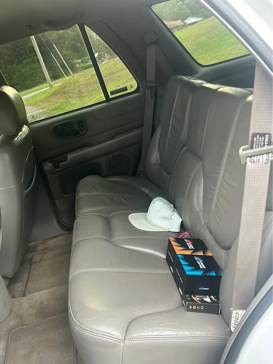 2000 GMC S-15 Jimmy 2nd Gen - Image 13 of 13