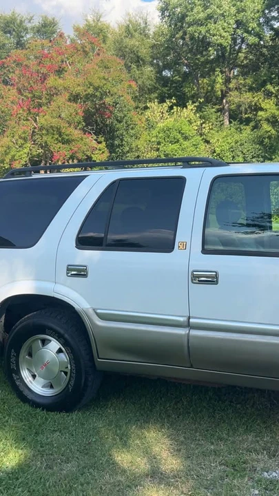 2000 GMC S-15 Jimmy 2nd Gen - Image 3 of 13