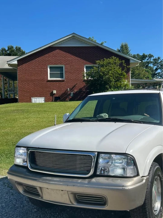 2000 GMC S-15 Jimmy 2nd Gen - Image 11 of 13
