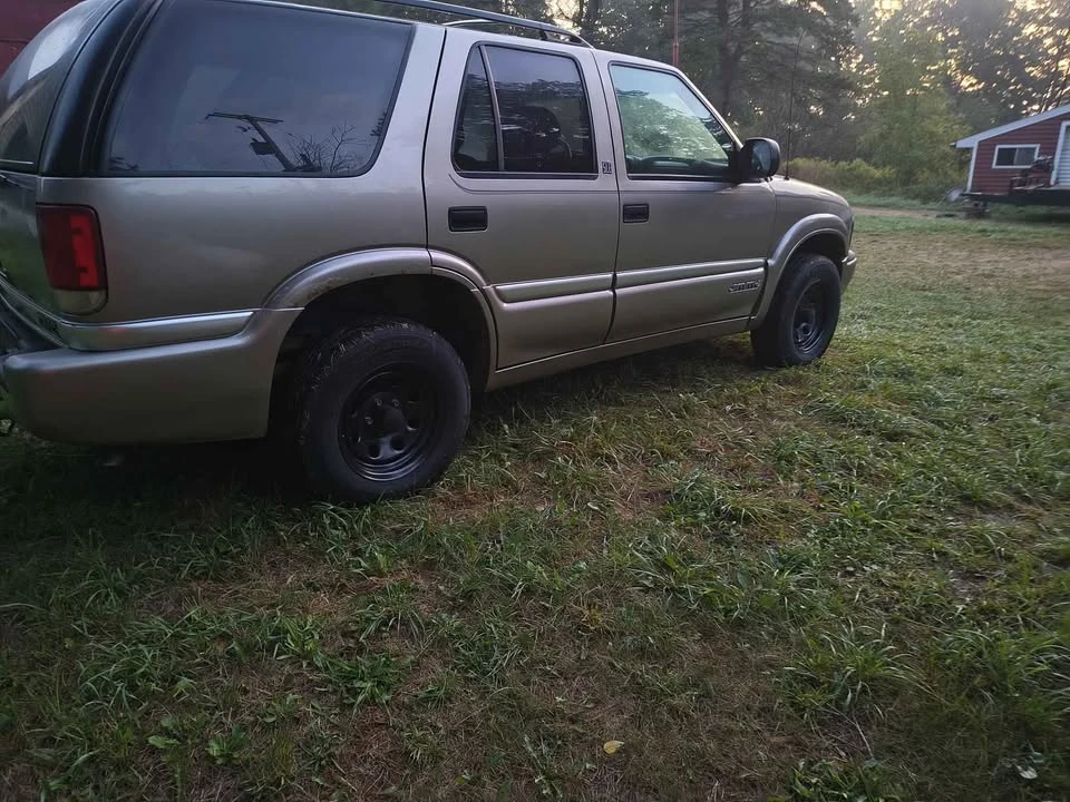 2000 GMC S-15 Jimmy 2nd Gen - Image 2 of 8