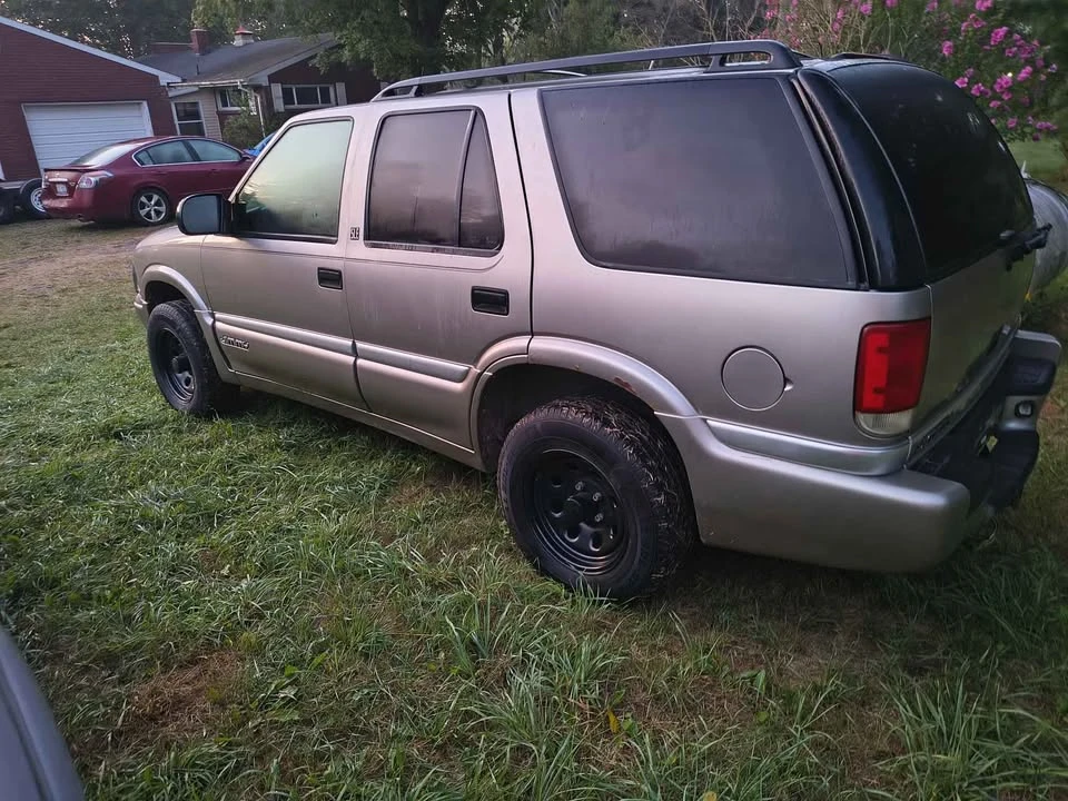 2000 GMC S-15 Jimmy 2nd Gen - Image 3 of 8