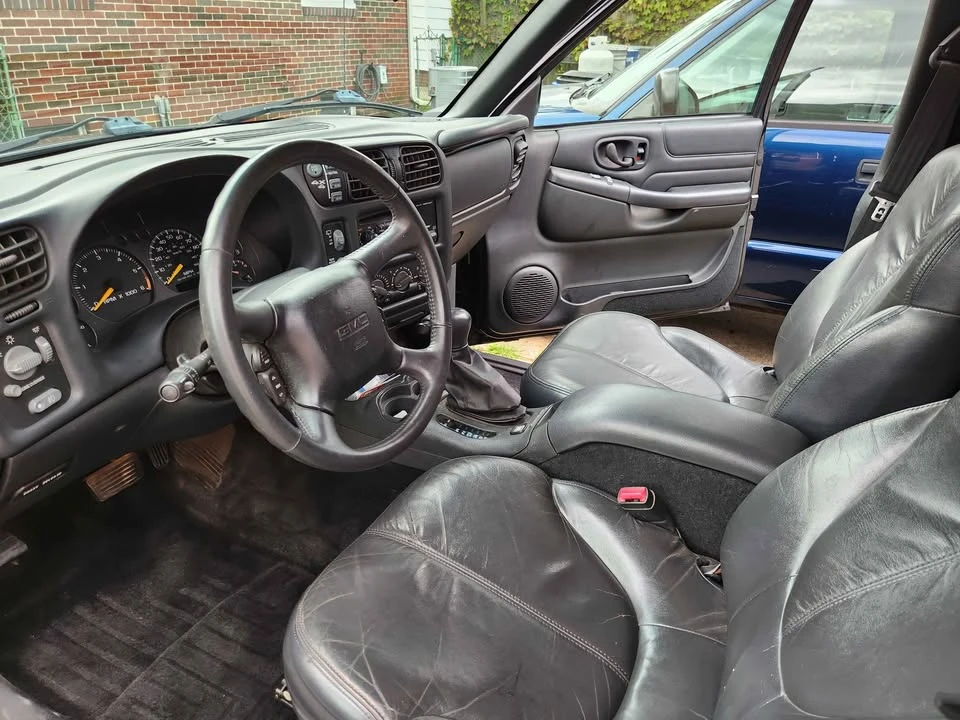 2000 GMC S-15 Jimmy 2nd Gen - Image 2 of 8