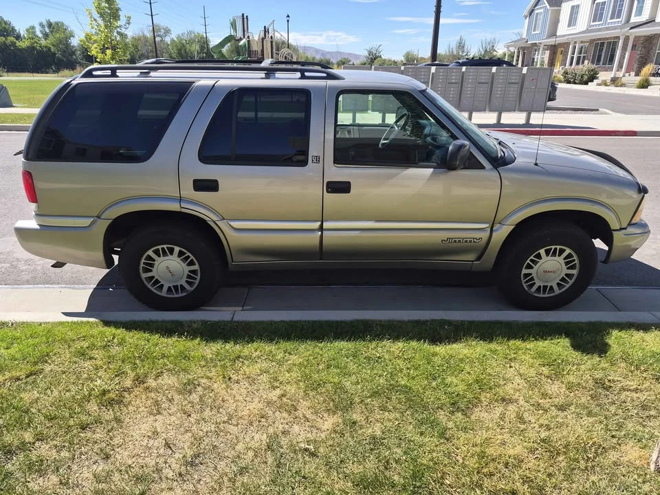 2000 GMC S-15 Jimmy 2nd Gen - Image 4 of 13