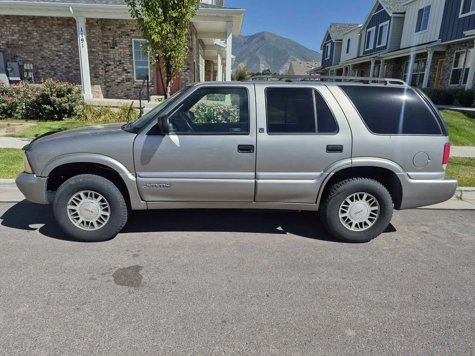 2000 GMC S-15 Jimmy 2nd Gen - Image 2 of 13