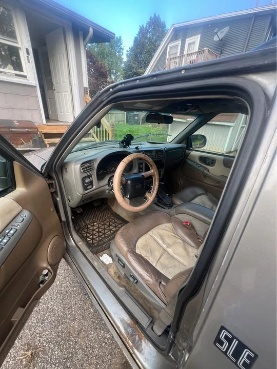 2000 GMC S-15 Jimmy 2nd Gen - Image 10 of 12