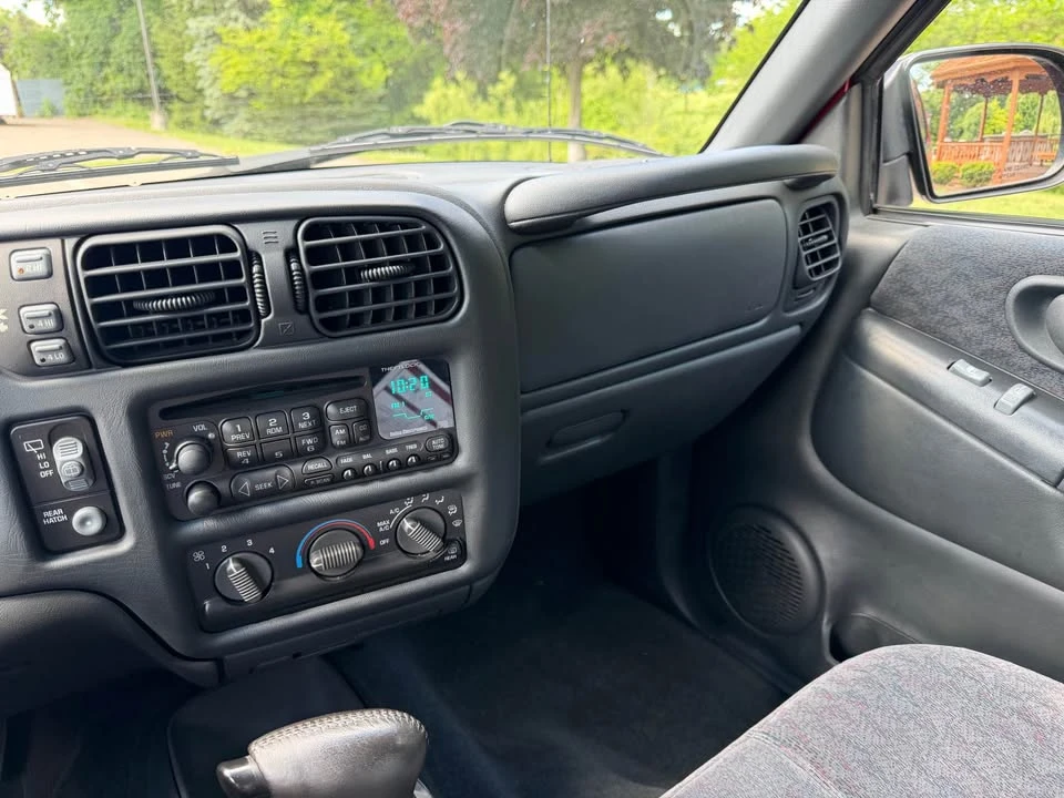 2000 GMC S-15 Jimmy 2nd Gen - Image 20 of 20