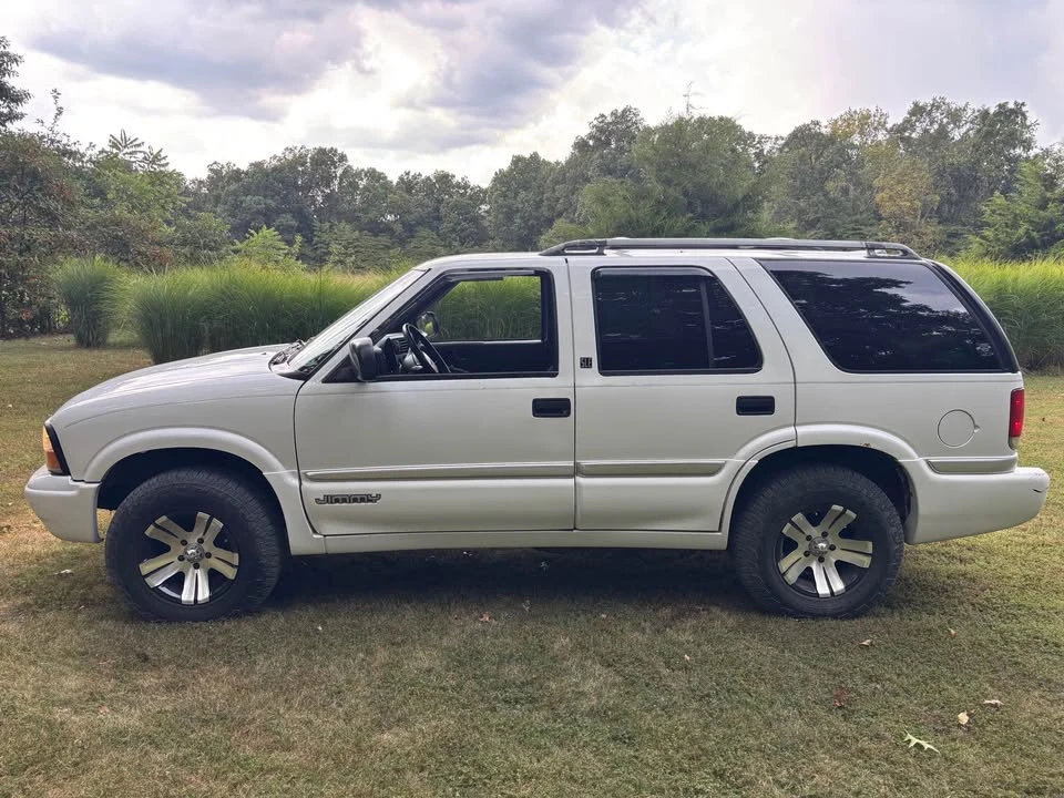 2000 GMC S-15 Jimmy 2nd Gen - Image 2 of 16