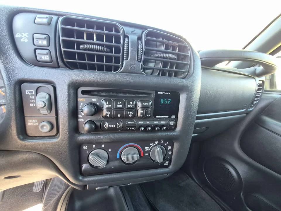 2000 GMC S-15 Jimmy 2nd Gen - Image 8 of 14