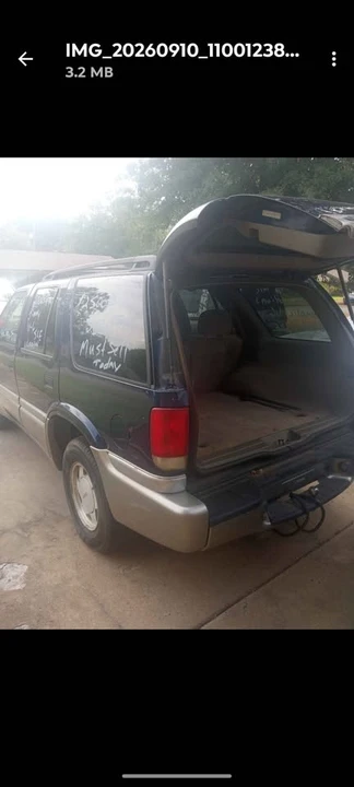 2000 GMC S-15 Jimmy 2nd Gen - Image 14 of 17