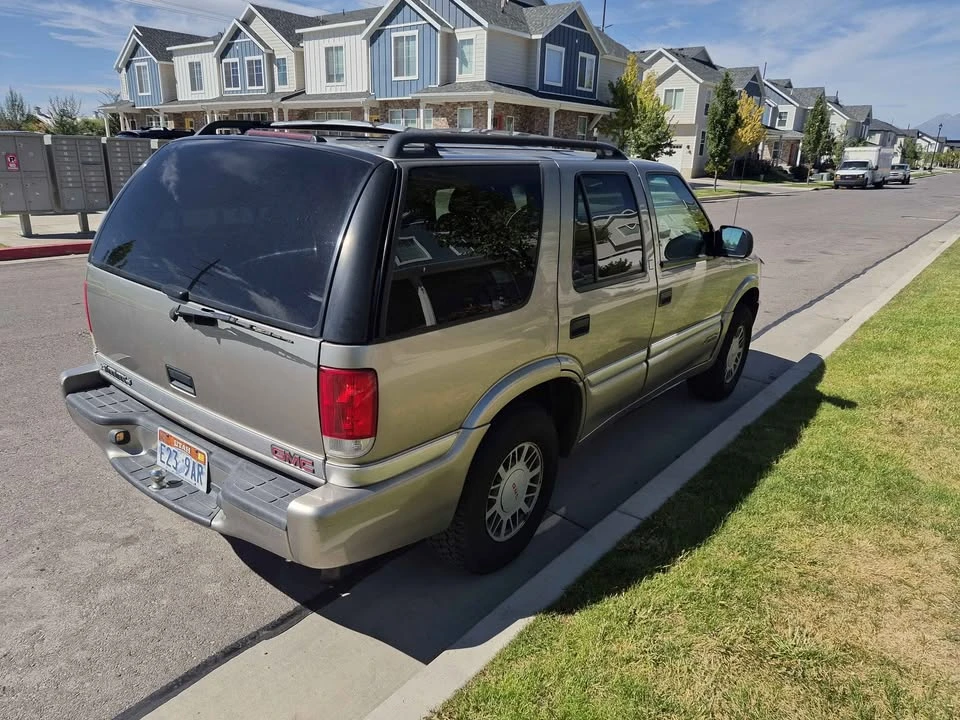 2000 GMC S-15 Jimmy 2nd Gen - Image 3 of 14
