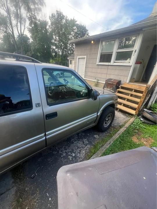 2000 GMC S-15 Jimmy 2nd Gen - Image 4 of 12