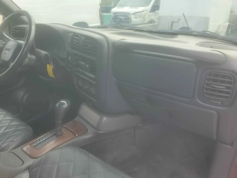 2000 GMC S-15 Jimmy 2nd Gen - Image 7 of 18
