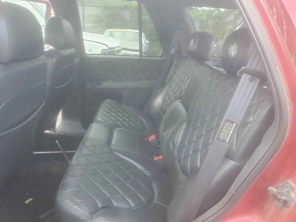 2000 GMC S-15 Jimmy 2nd Gen - Image 11 of 18