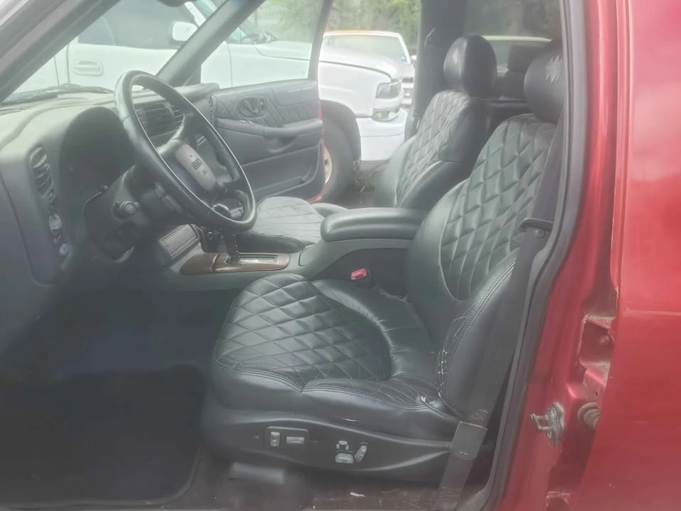 2000 GMC S-15 Jimmy 2nd Gen - Image 12 of 18