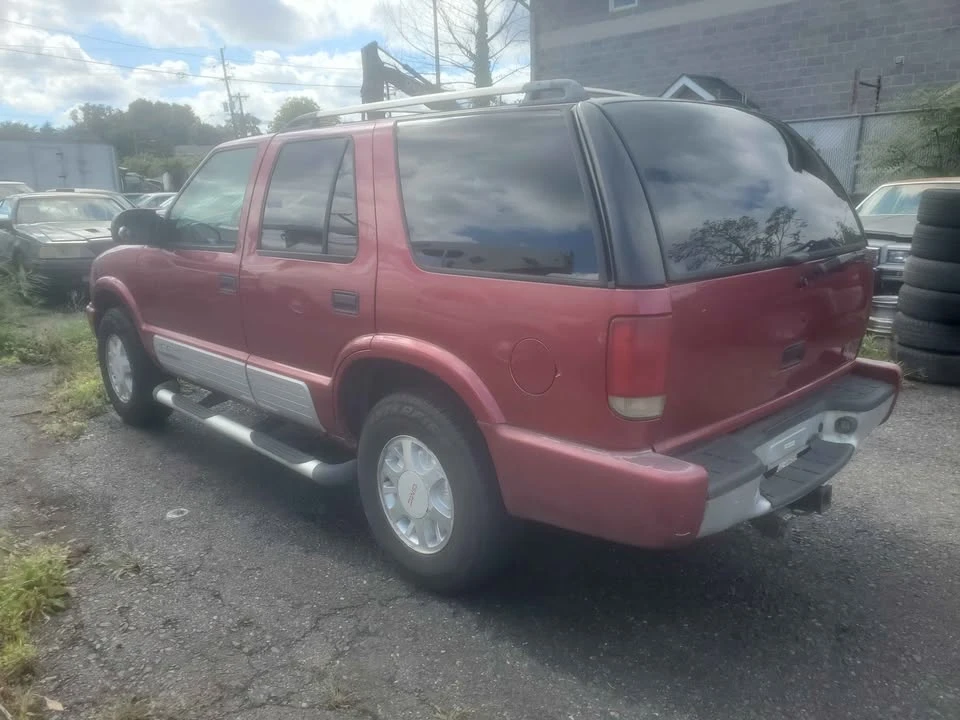 2000 GMC S-15 Jimmy 2nd Gen - Image 2 of 18