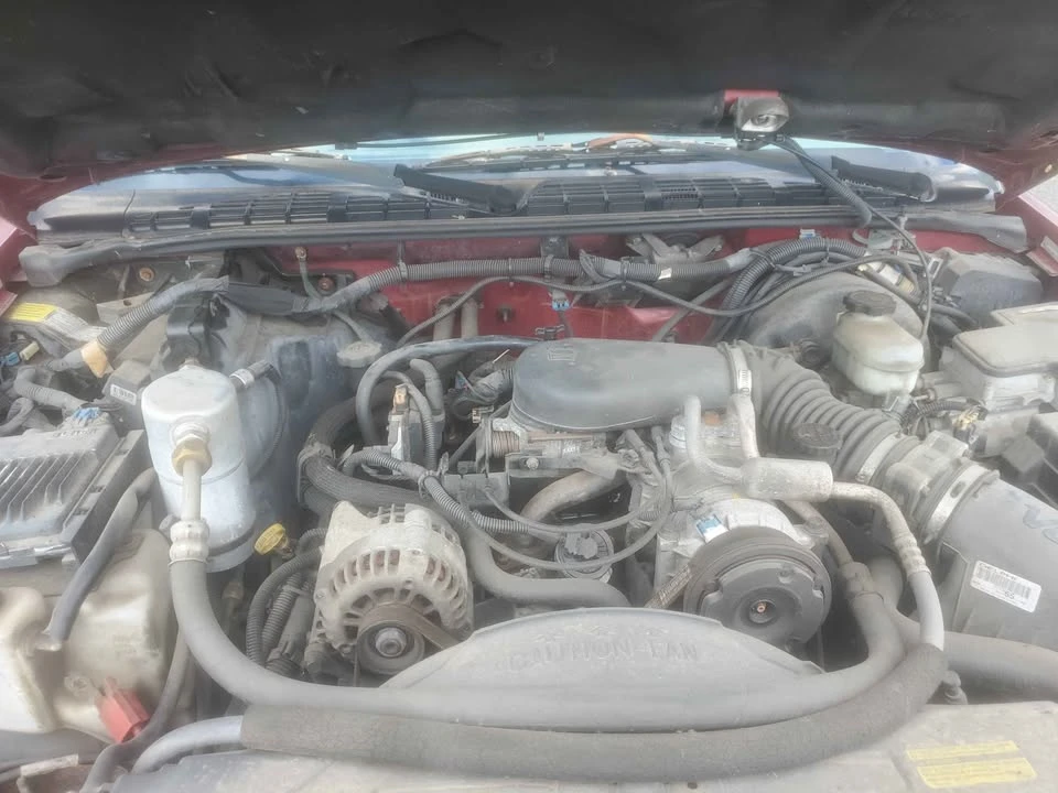 2000 GMC S-15 Jimmy 2nd Gen - Image 17 of 18