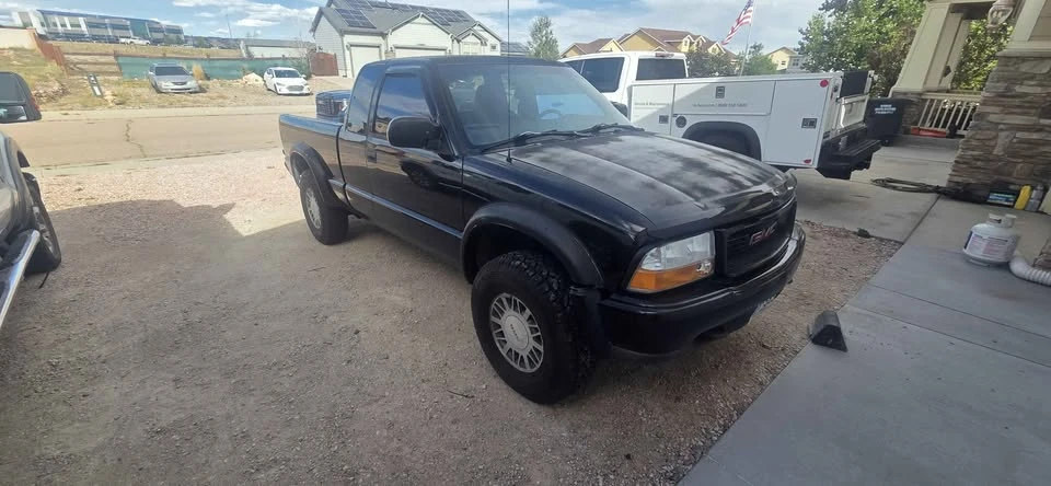 2000 GMC S-15 Jimmy 2nd Gen - Image 2 of 10