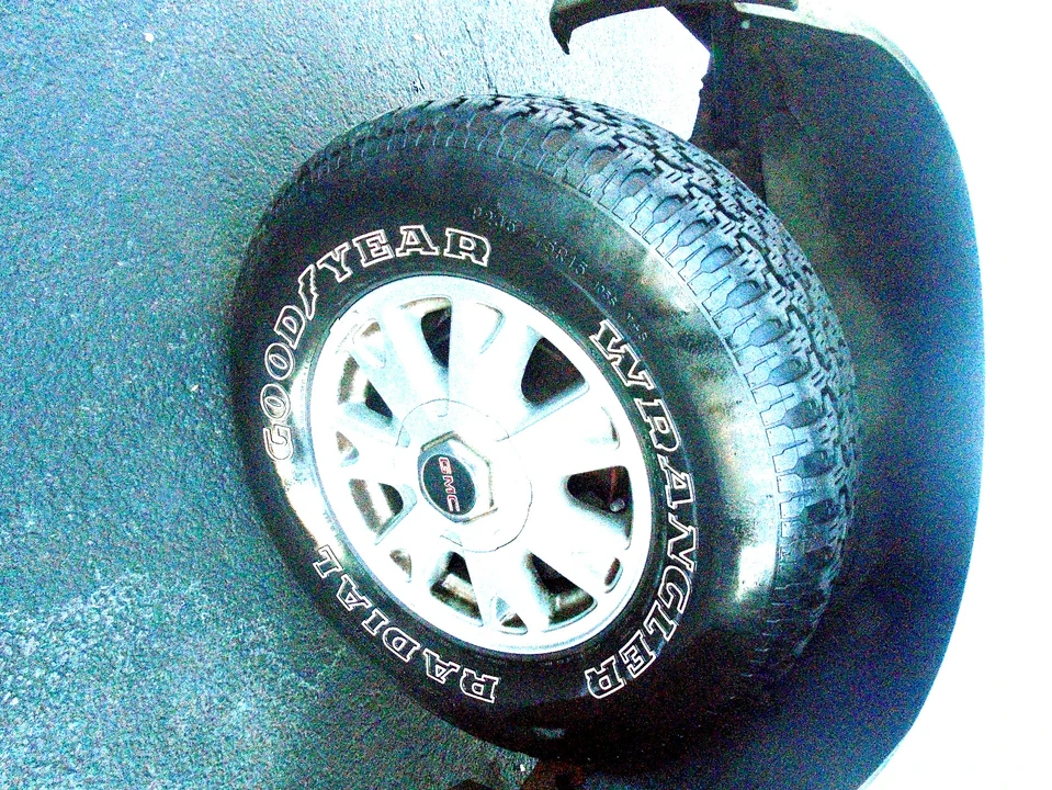 2000 GMC Sierra 1st Gen - Image 9 of 21