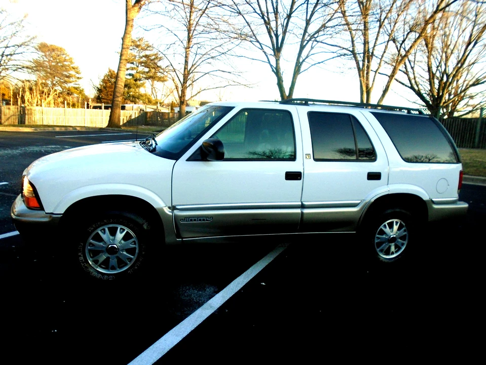 2000 GMC Sierra 1st Gen - Image 2 of 21