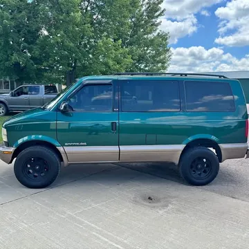 2000 GMC Safari SLE Extended Minivan 3D