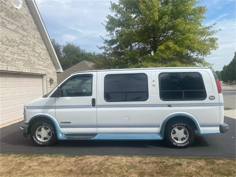 2000 GMC Savana - Image 2 of 9