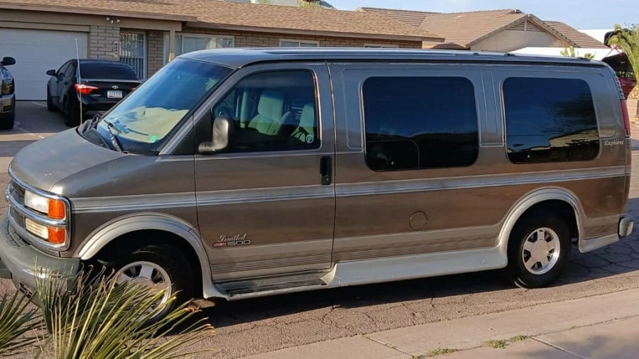2000 GMC Savana - Image 2 of 11