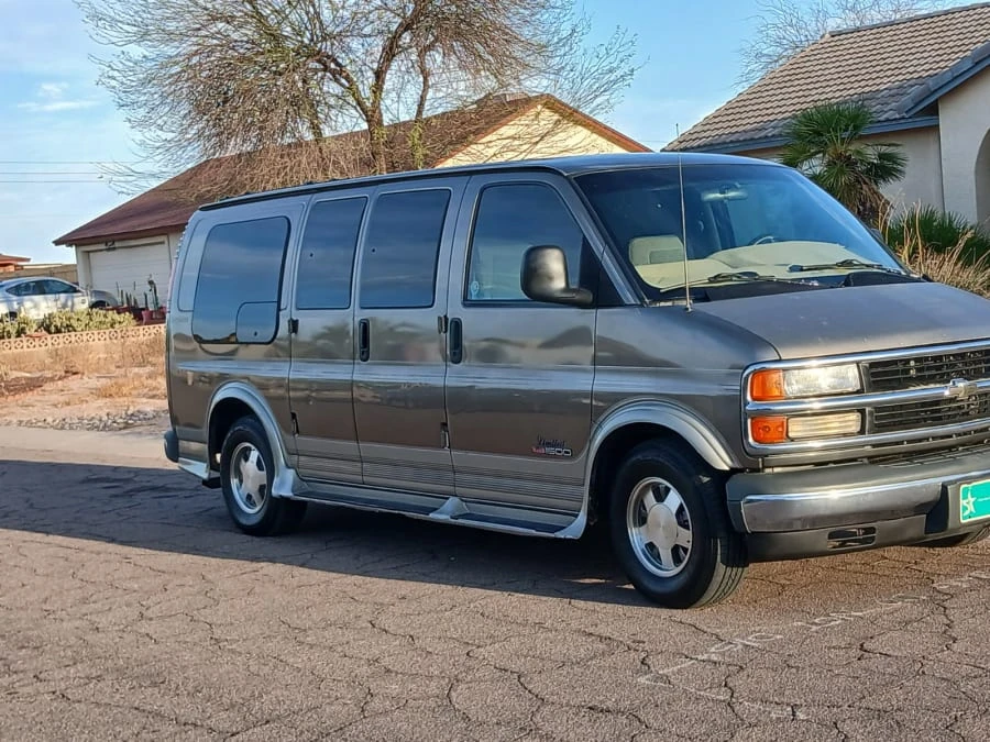 2000 GMC Savana - Image 5 of 11
