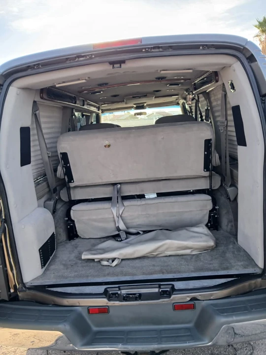 2000 GMC Savana - Image 10 of 11