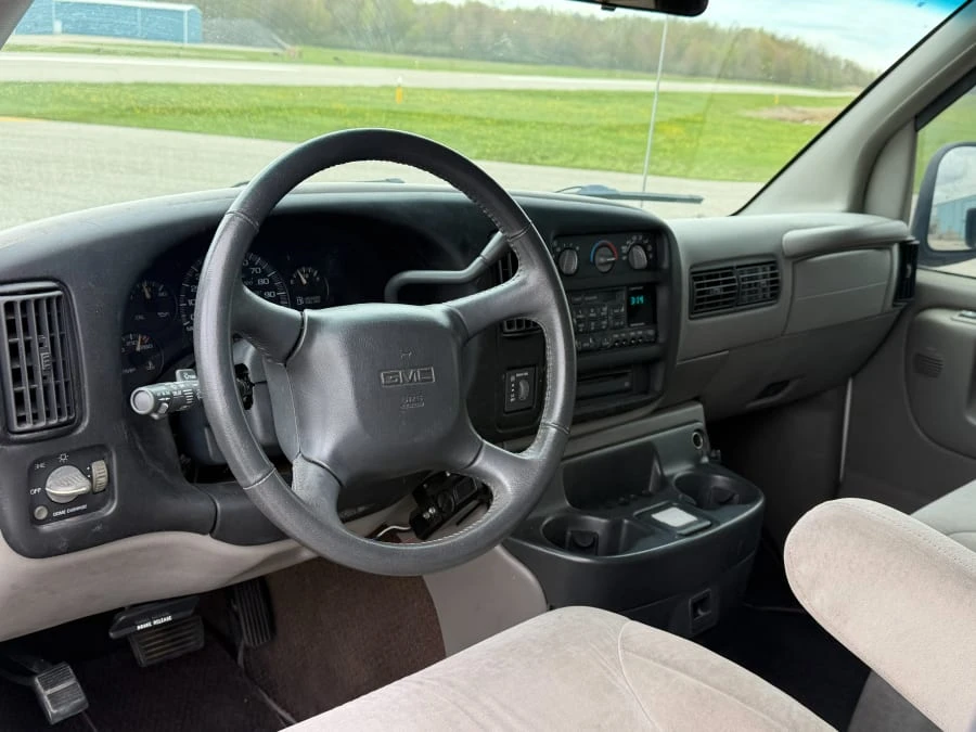2000 GMC Savana - Image 15 of 18