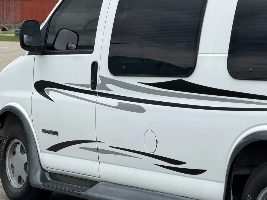 2000 GMC Savana - Image 10 of 18