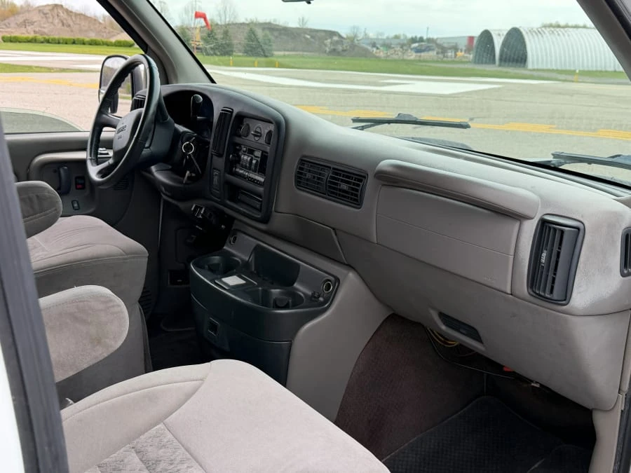 2000 GMC Savana - Image 14 of 18