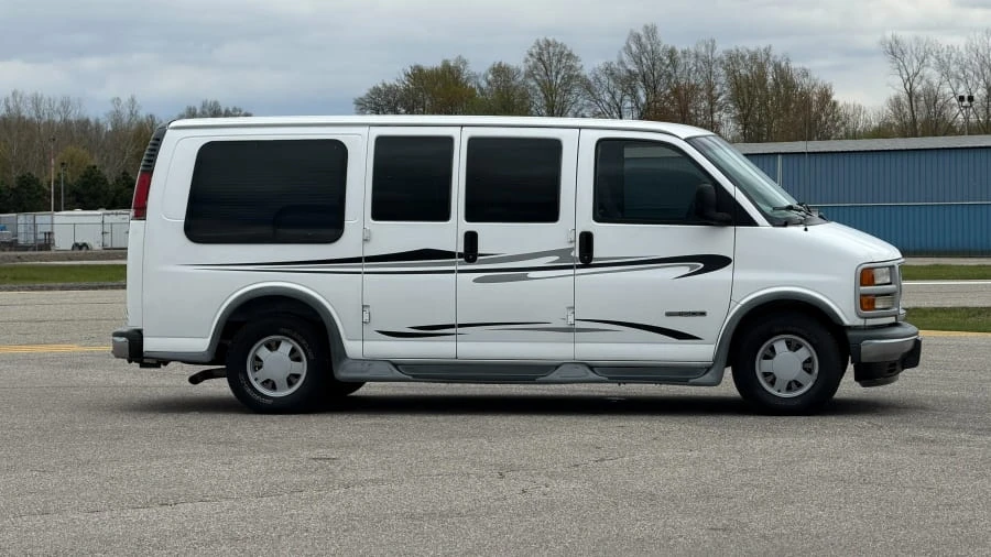 2000 GMC Savana - Image 2 of 18