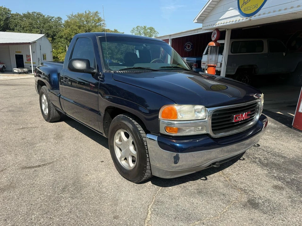 2000 GMC Sierra 1st Gen - Image 2 of 31