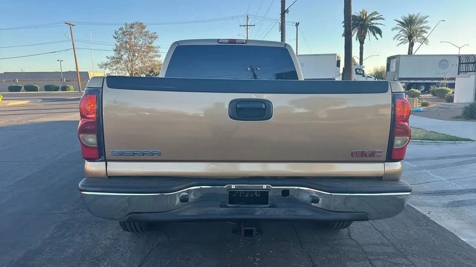 2000 GMC Sierra 2nd Gen - Image 2 of 20