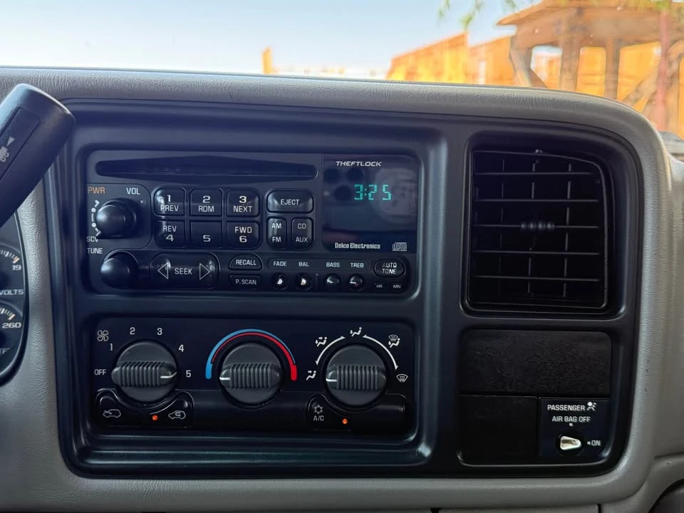 2000 GMC Sierra 2nd Gen - Image 14 of 16