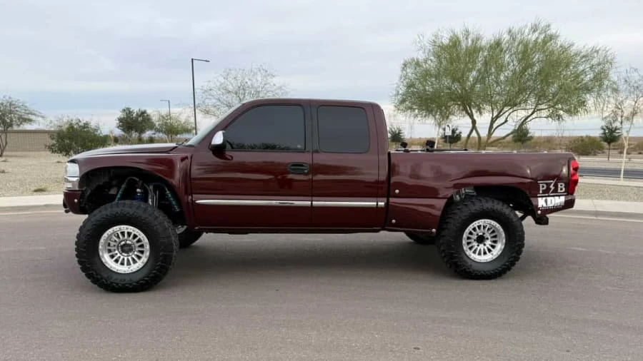 2000 GMC Sierra 2nd Gen - Image 2 of 30