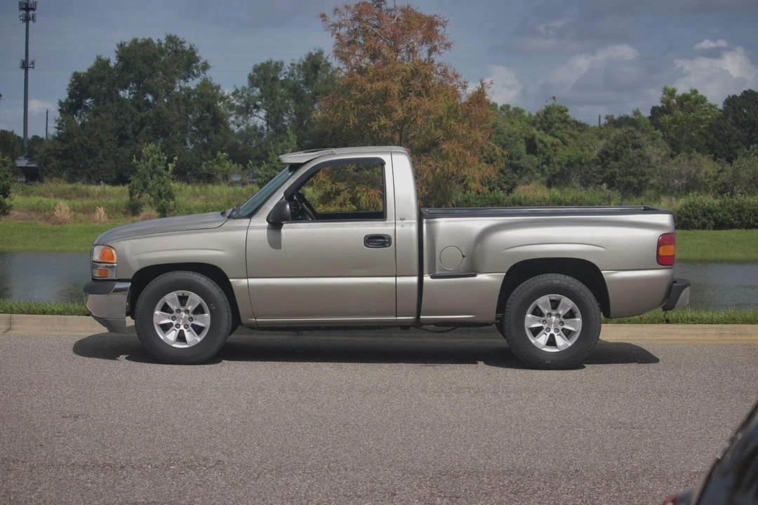 2000 GMC Sierra 1st Gen - Image 2 of 21
