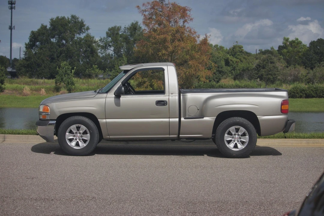 2000 GMC Sierra 2nd Gen - Image 2 of 21